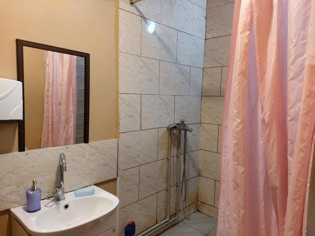 Konok Center Osh Hotel Luaran gambar