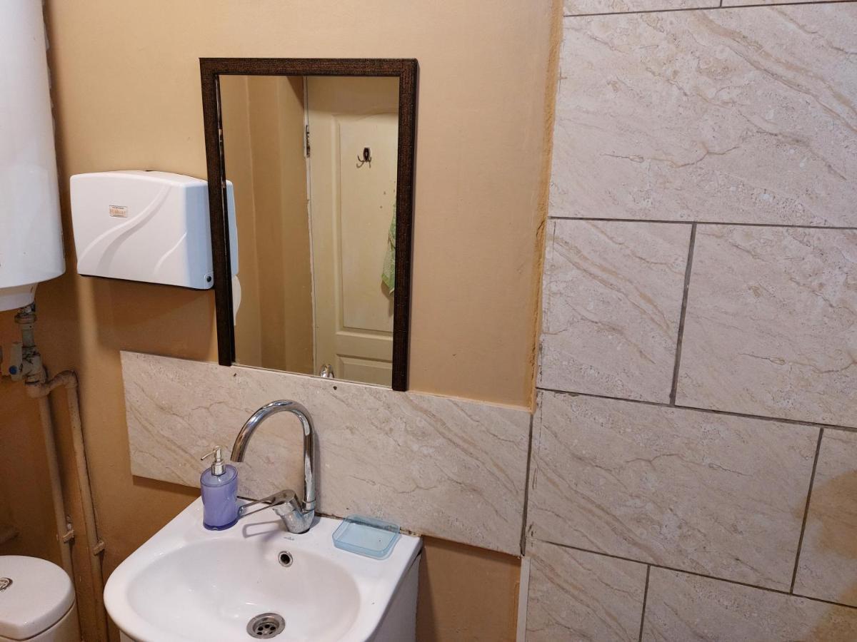 Konok Center Osh Hotel Luaran gambar